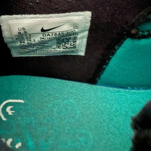 Nike Sneakers Size 8 1/2 - Picture 12 of 16